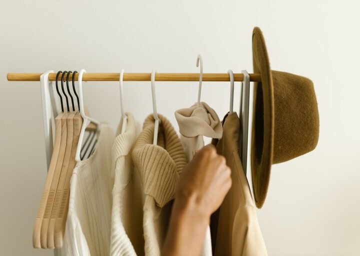 How to Build a Basic Capsule Wardrobe for Everyday Style